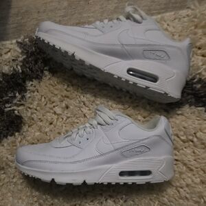 Nike Airmax Size 6.Leather Sneakers .Clean White Design.Perfect For Casual